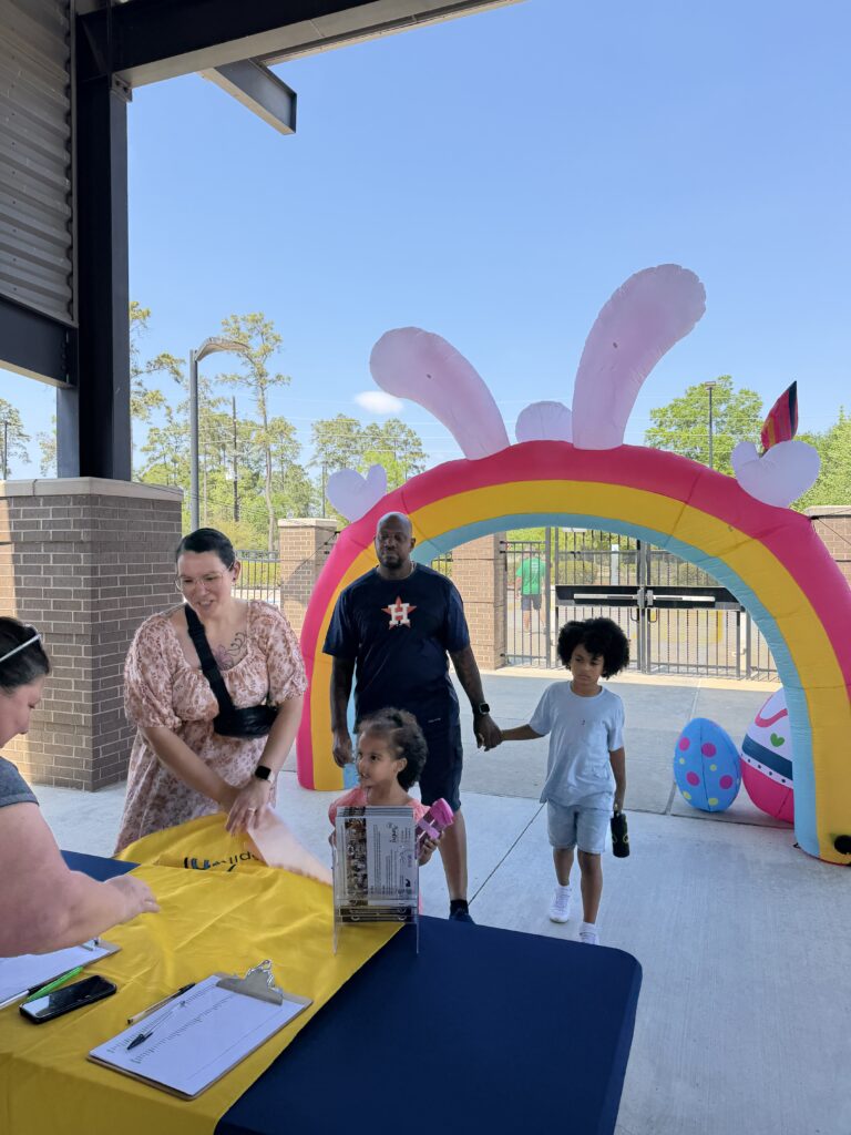 eggstravaganza-registration table family